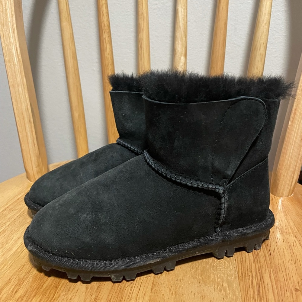 Sheep skin kid’s short boots